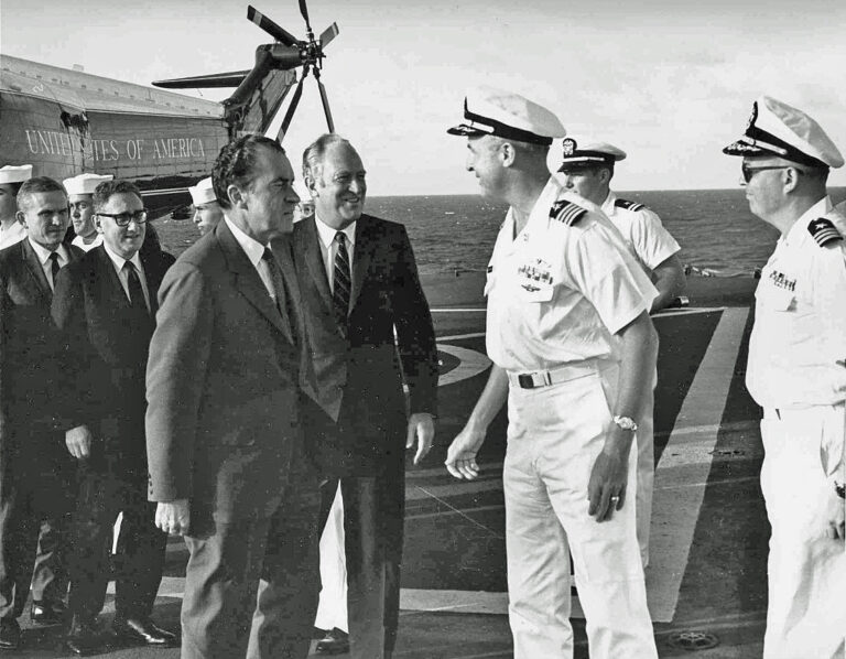 nixon captain fin